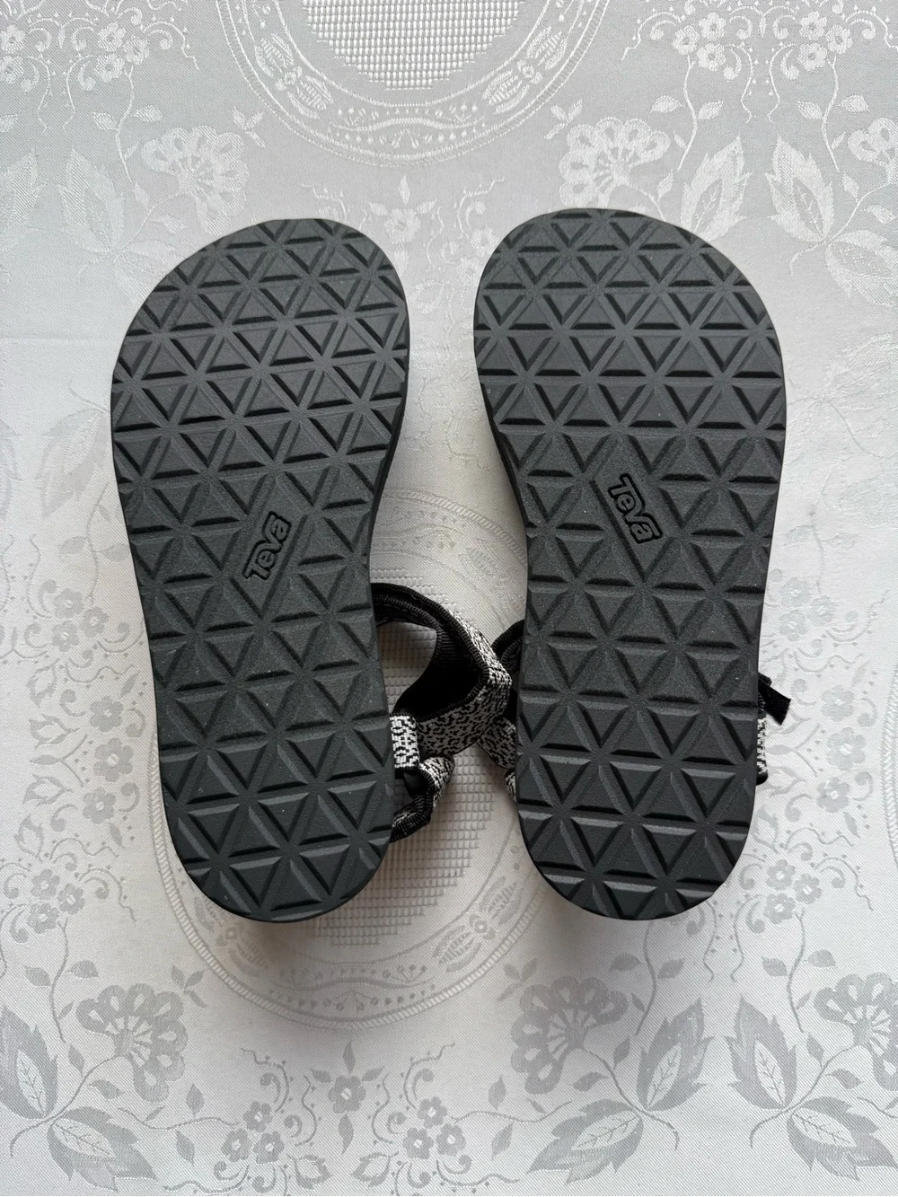Teva Midform Black/White Boho Geometric Patterned Strap Sandals Women’s Size 8